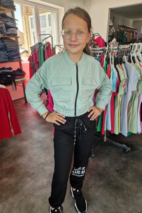 Alma zöld rövid állású felső,  nadrág nélkül 