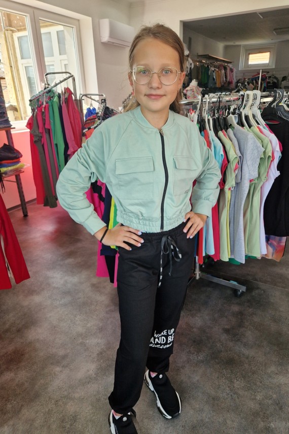 Alma zöld rövid állású felső,  nadrág nélkül 